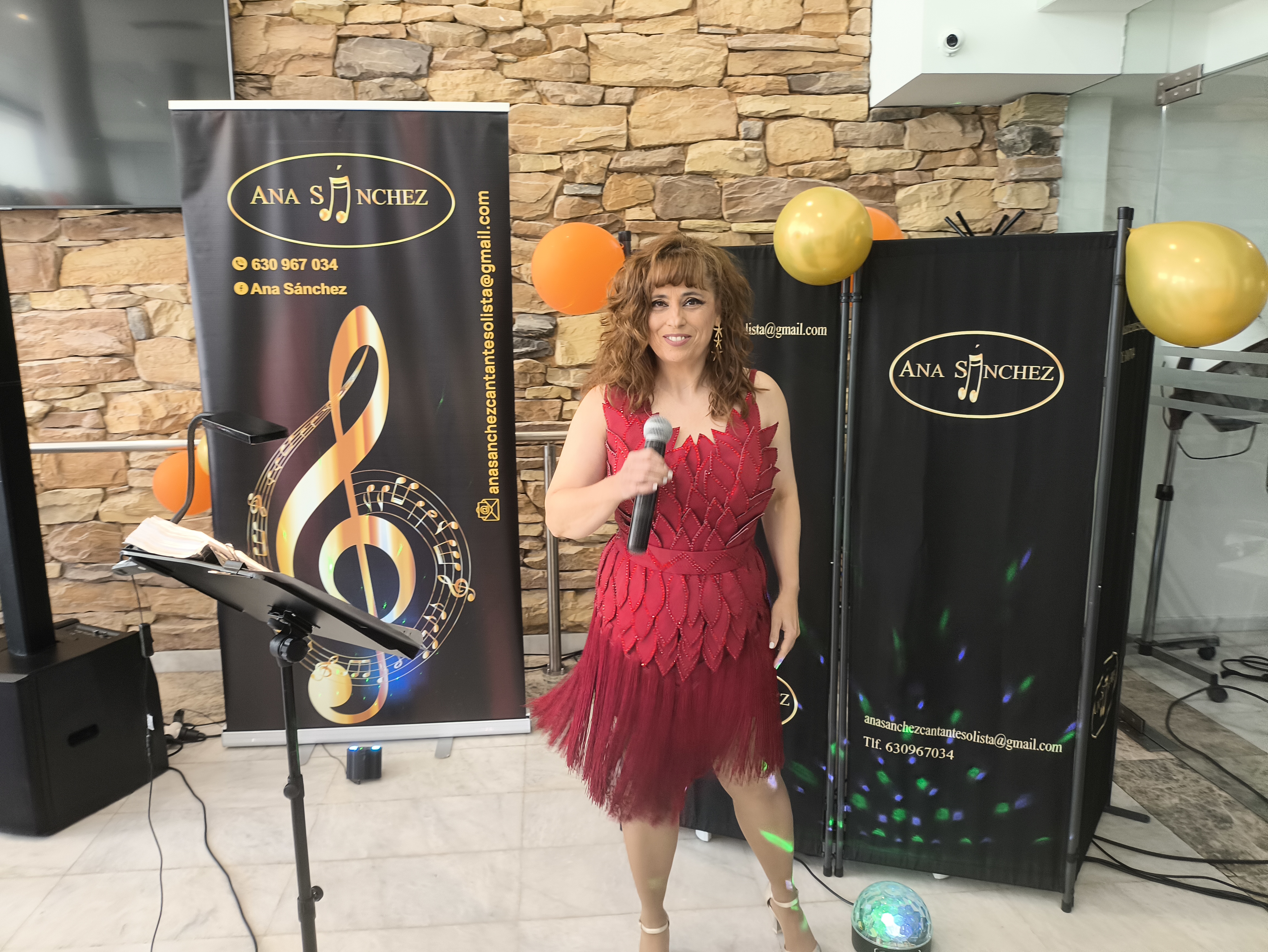 ANA SANCHEZ CANTANTE SOLISTA
