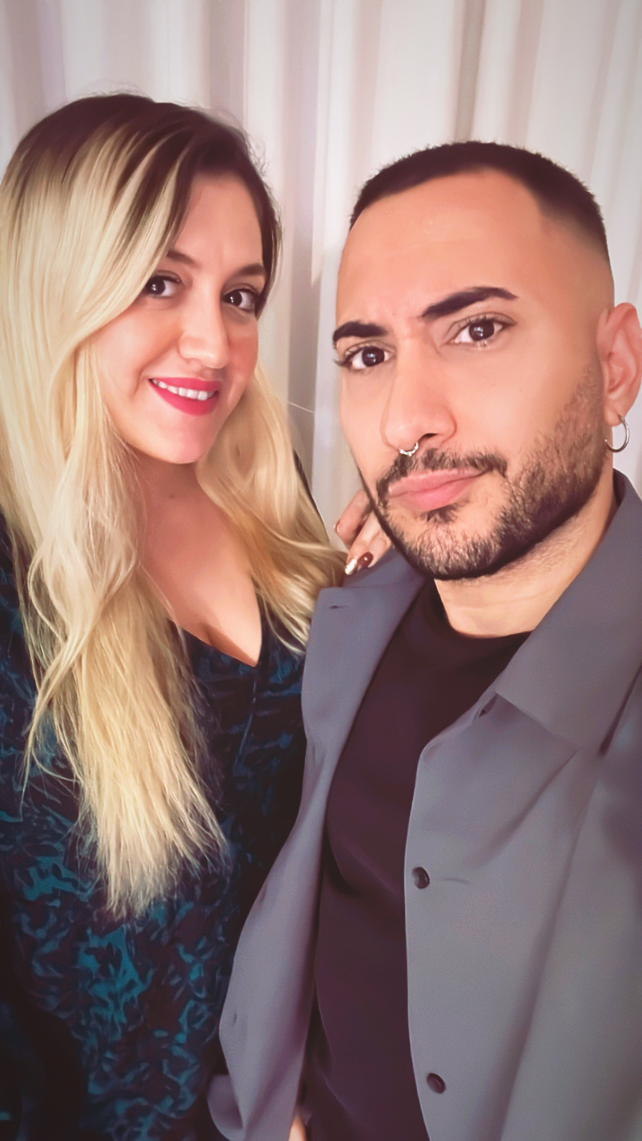 Freed dúo  Héctor mira