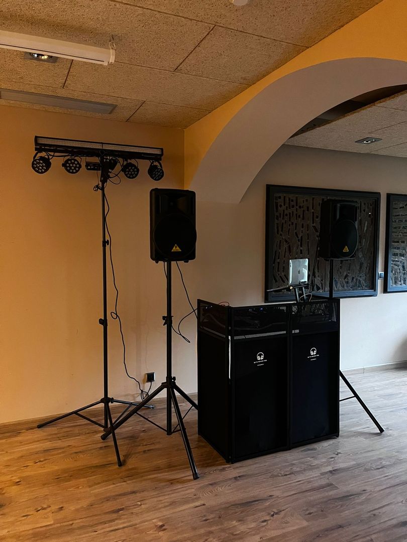 DJ, Fire Show, Wedding Planner, LED/Laser Show, Tents, Stages, Audiovisual Equipment, Lighting and Sound, Generators, Renowned DJs, Disco Mobile, Special Effects - Mitx Sound Pro - foto 39