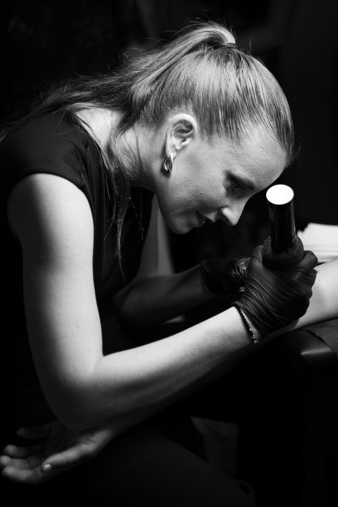 Face Paint / Glitter Bar / Tattoos, Permanent Tattoos for Events - Mondo Fine Line Tattoo - foto 4
