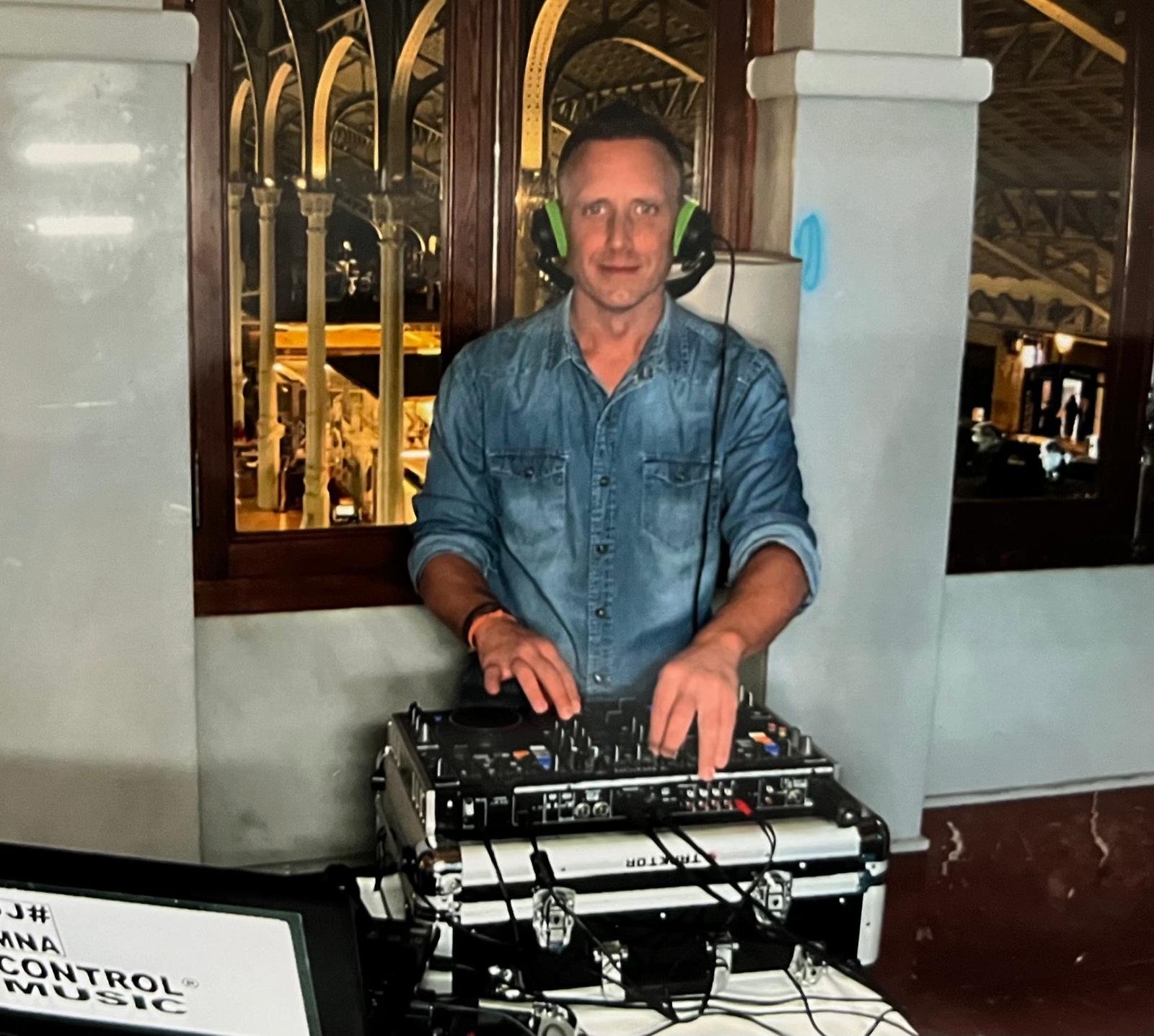 Dj Sergio Mena